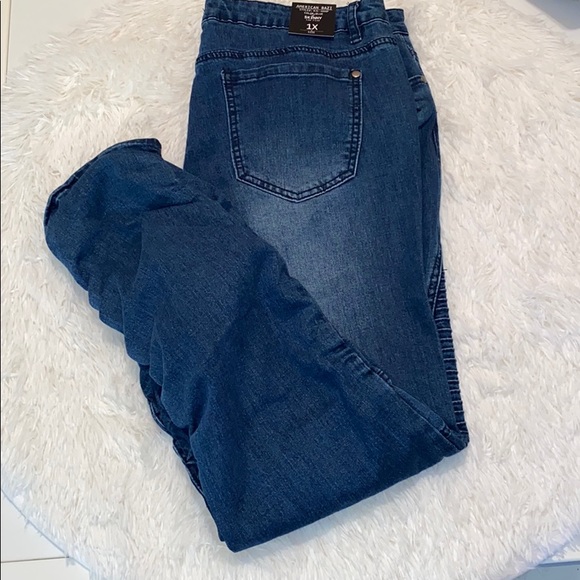 Plus Jeans - Picture 2 of 8